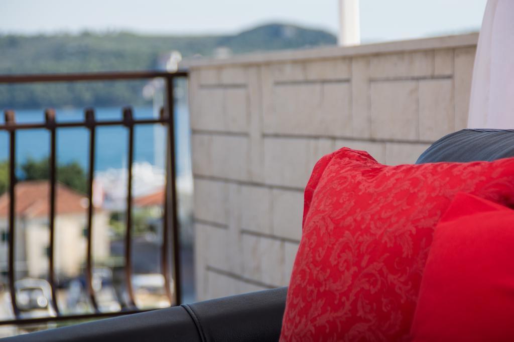 Apartments Barba Trogir Bagian luar foto