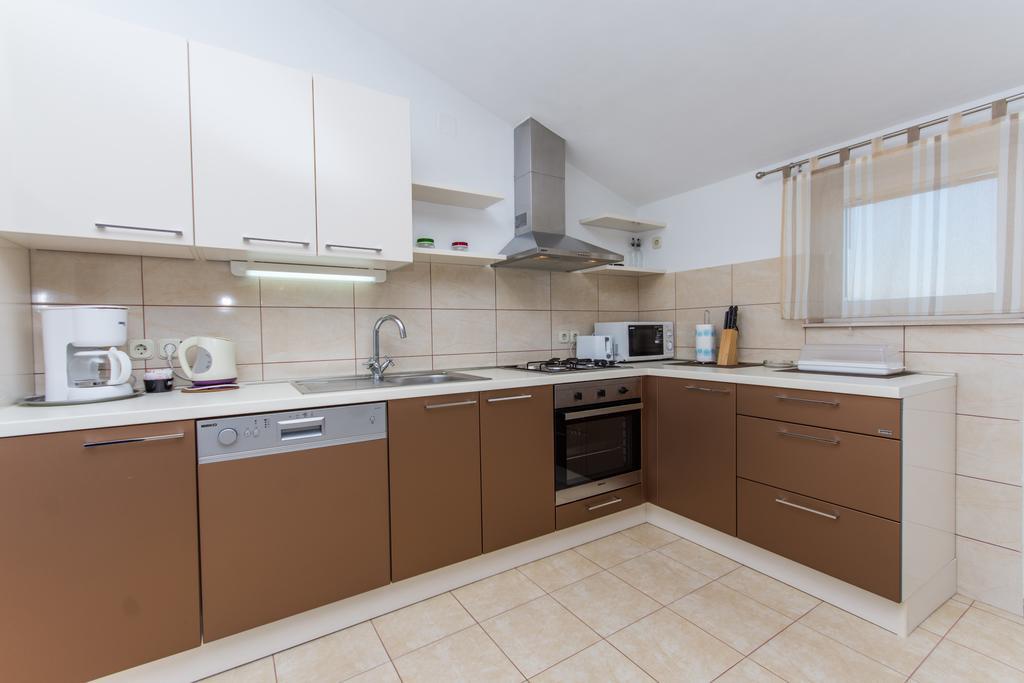 Apartments Barba Trogir Bagian luar foto