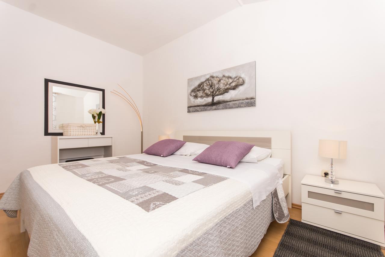 Apartments Barba Trogir Bagian luar foto