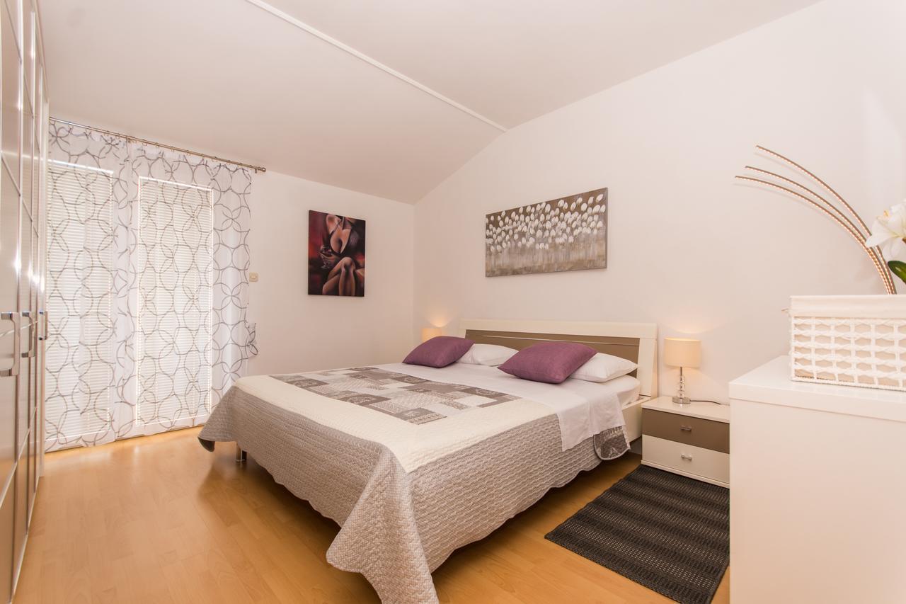 Apartments Barba Trogir Bagian luar foto