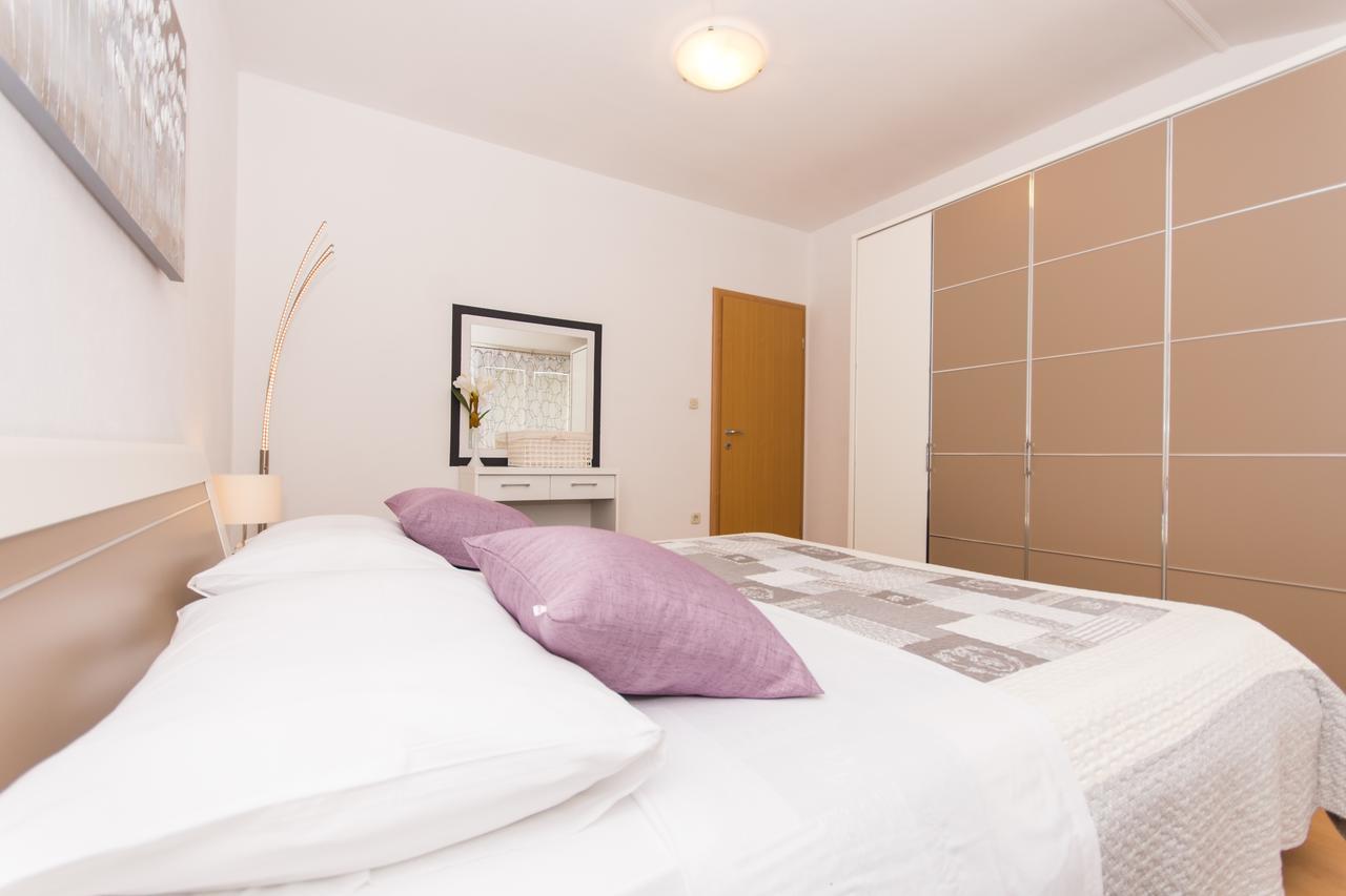 Apartments Barba Trogir Bagian luar foto